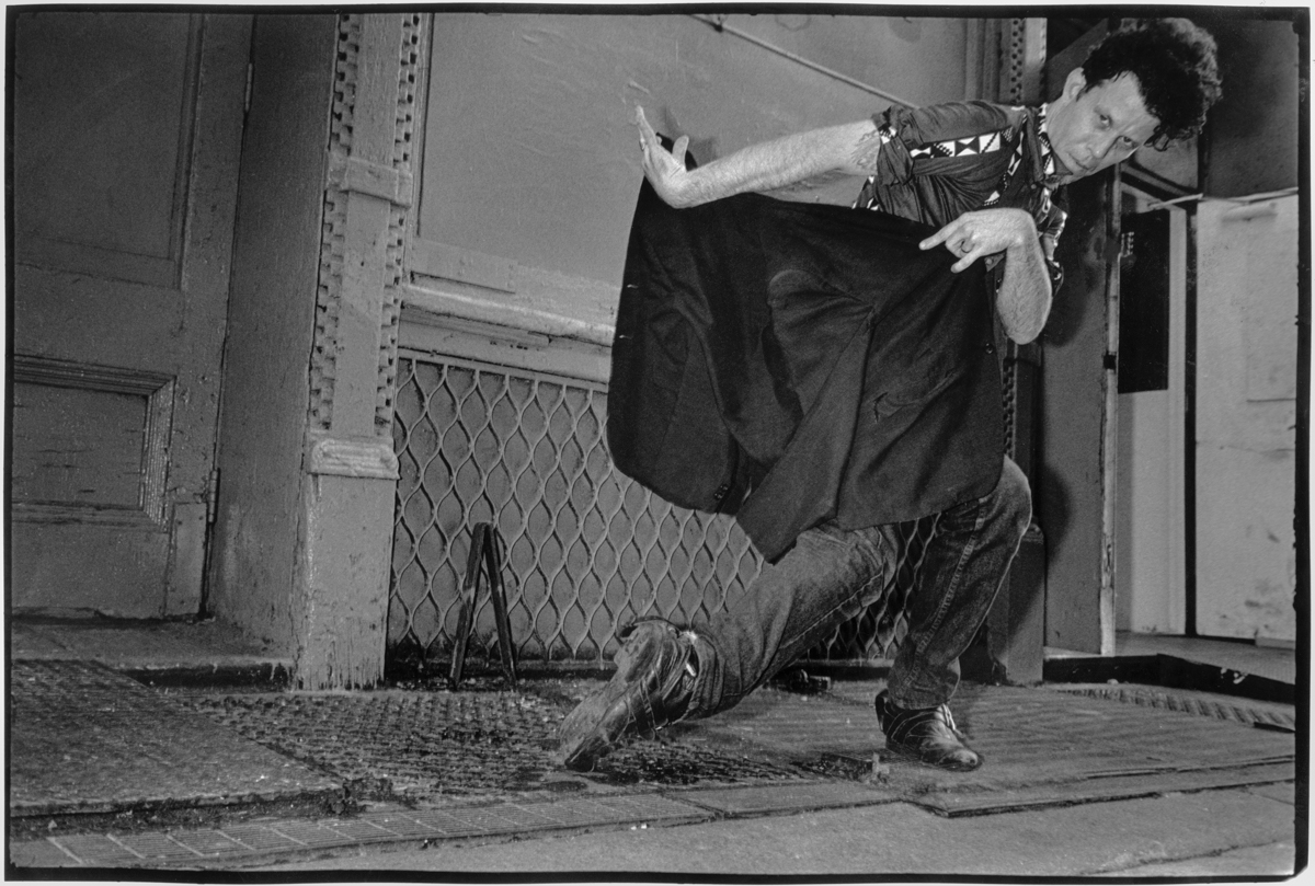 8509-23-5-tom-waits-in-soho_